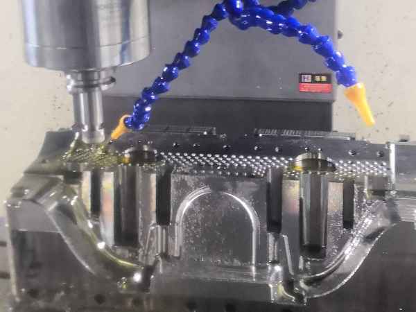 如何合理利用好數(shù)控機(jī)床的各項(xiàng)性能和維護(hù)好機(jī)床的精度？